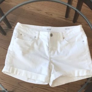 a.n.a. 5 pocket stretch denim shorts.